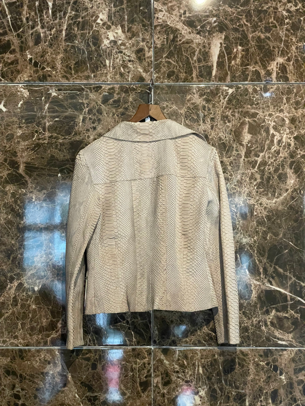 WHITE SNAKE SKIN JACKET